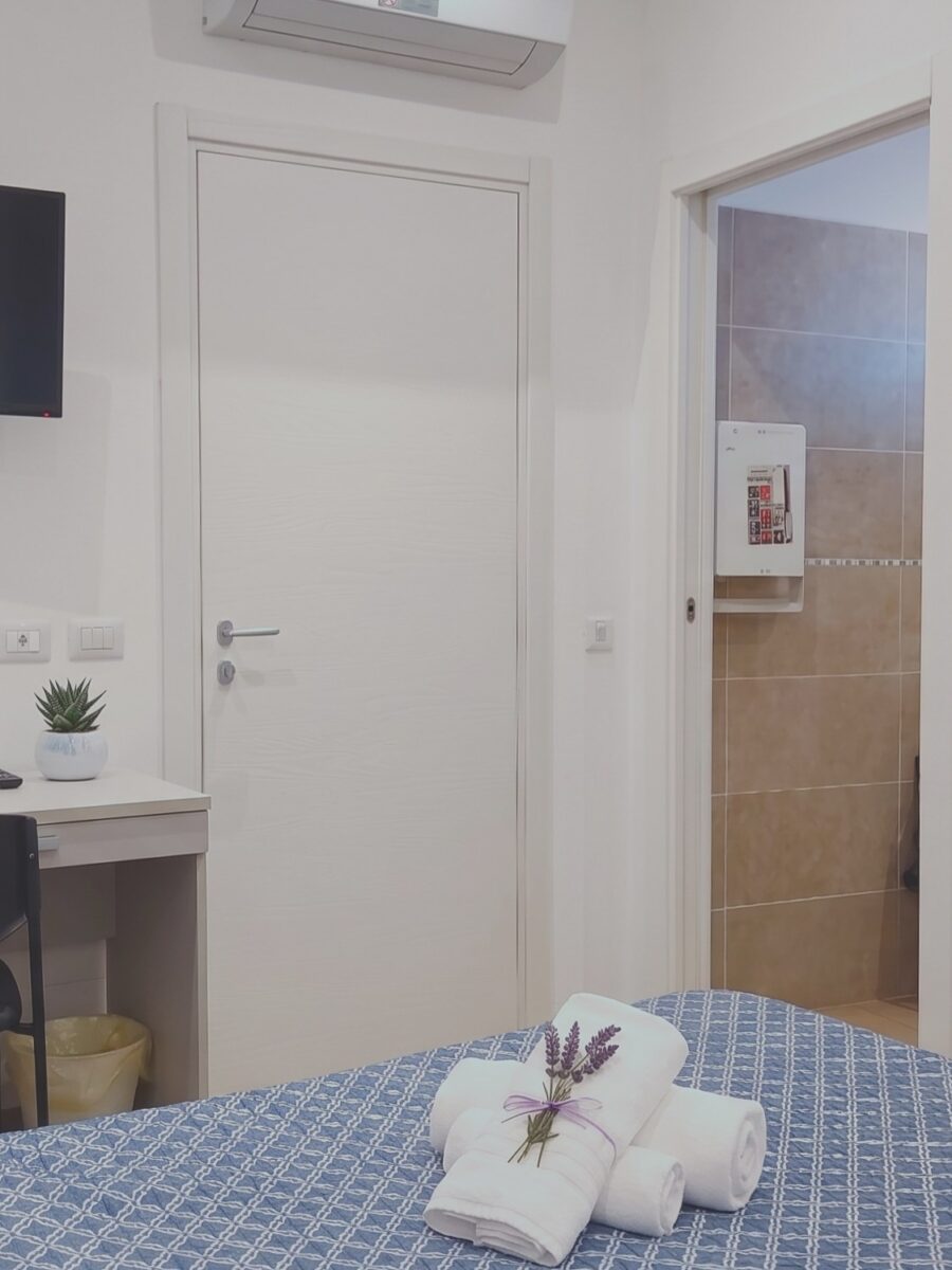 Budget Double Room — Real Rooms La Spezia